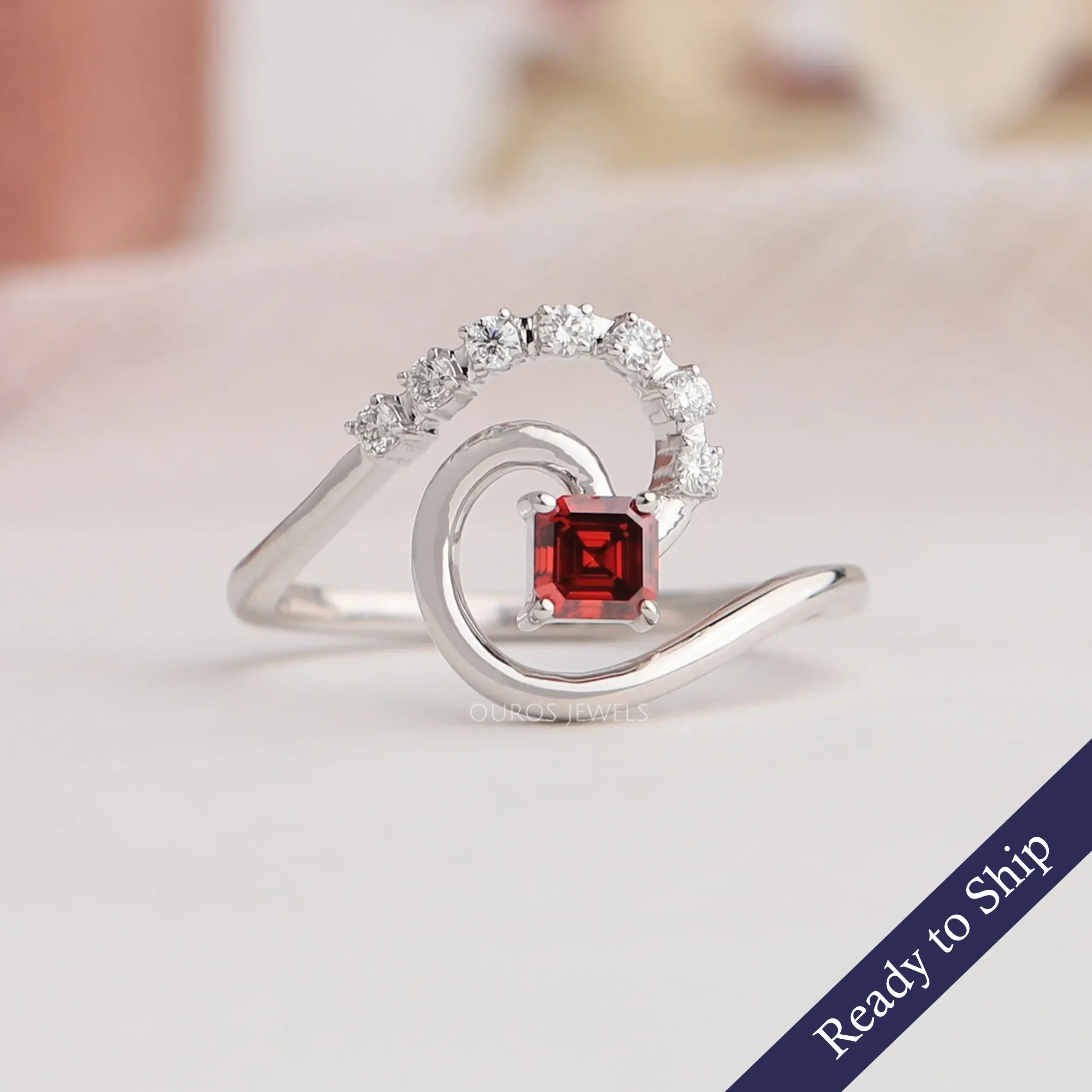 Roter Tourbillon-Ring mit Asscher-Diamanten