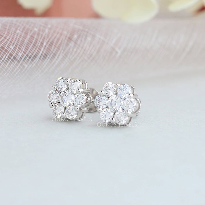 VS clarity  floral round cut stud earrings 