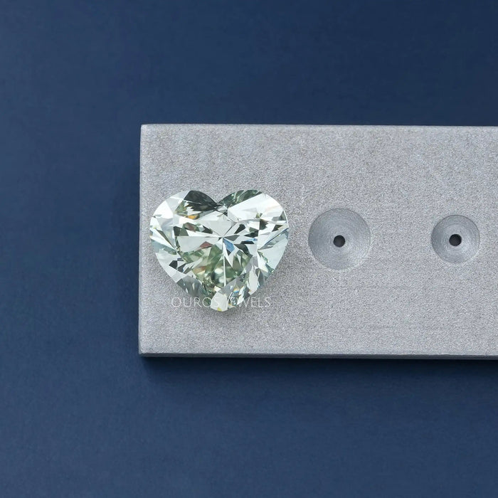 2,47 Karat Grüner Herz schliff Labor Diamant
