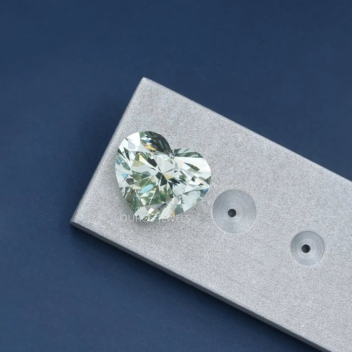 2,47 Karat Grüner Herz schliff Labor Diamant