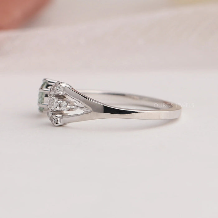 14k white gold split shank of round cut engagement ring