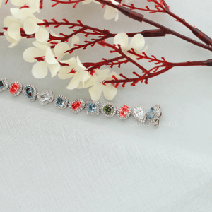 Stilvolles Armband Mit Heiligenschein Und Mehreren Diamantformen