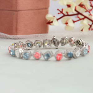 Stilvolles Armband Mit Heiligenschein Und Mehreren Diamantformen