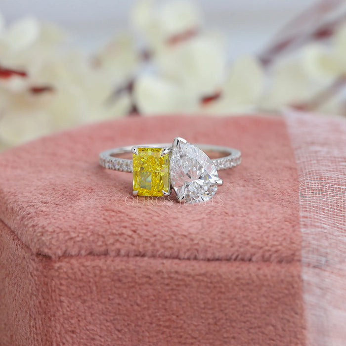 Birne Und Gelber Strahlender Diamant Toi Et Moi Ring