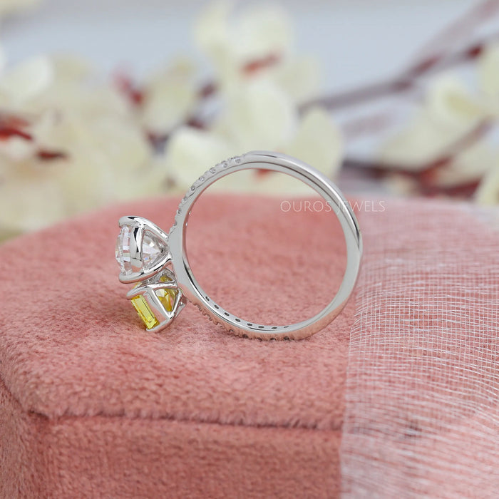 Birne Und Gelber Strahlender Diamant Toi Et Moi Ring