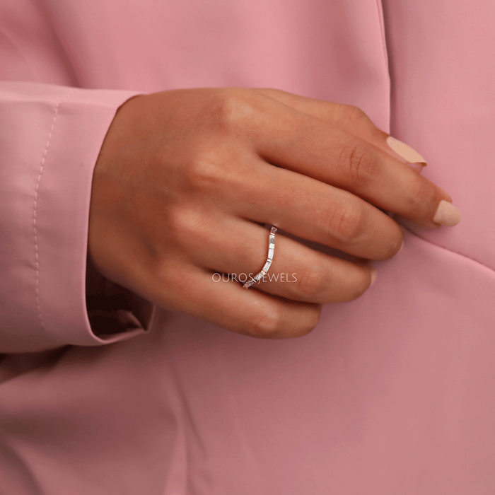 Gebogener Eternity-Ring im Baguetteschliff