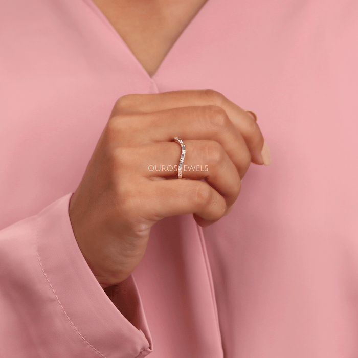 Gebogener Eternity-Ring im Baguetteschliff
