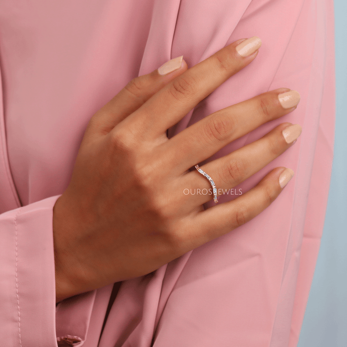 Gebogener Eternity-Ring im Baguetteschliff