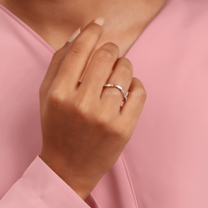 Gebogener Eternity-Ring im Baguetteschliff