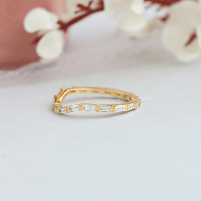 Gebogener Eternity-Ring im Baguetteschliff