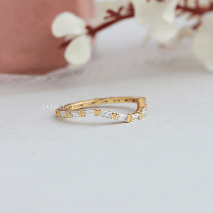 Gebogener Eternity-Ring im Baguetteschliff