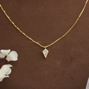 kite shaped diamond pendant