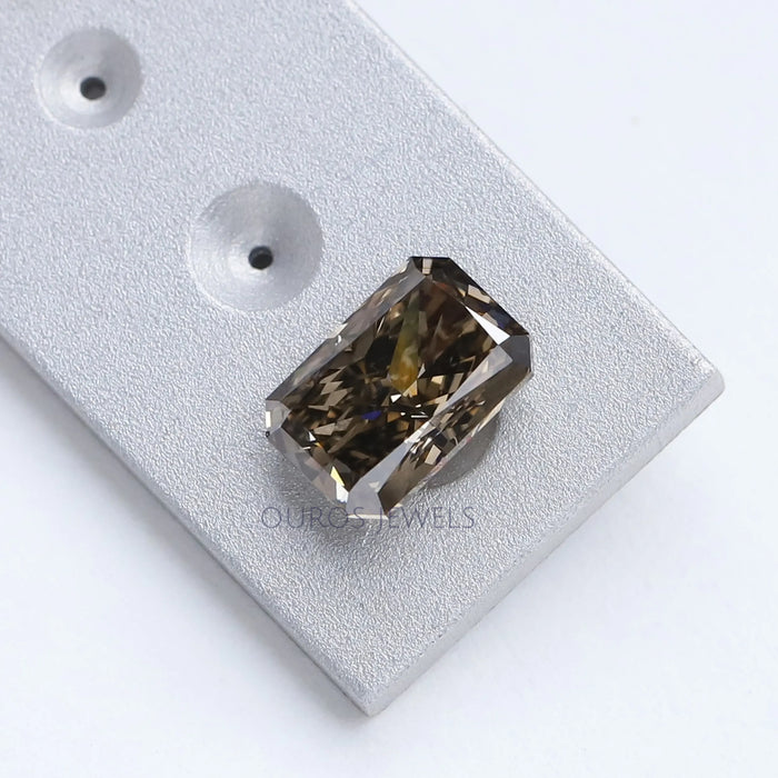 1,65 Karat Oliven Radiant schliff Labor Diamant