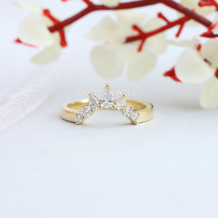 Birne und Rund Diamant gebogenes Band