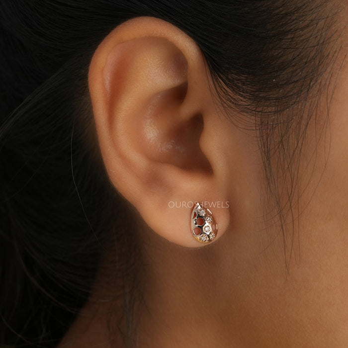 Ohrstecker aus Roségold mit Birnenschliff