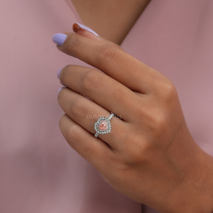 Verlobungsring mit rosa Herz-Diamant und Doppel-Halo-Solitär