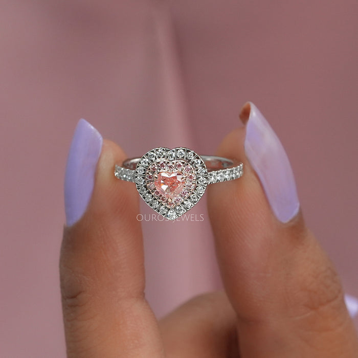 Verlobungsring mit rosa Herz-Diamant und Doppel-Halo-Solitär