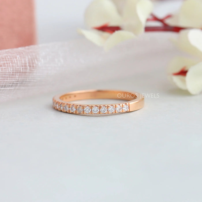 Stapelbarer Halb-Eternity-Ehering aus Roségold im Rundschliff