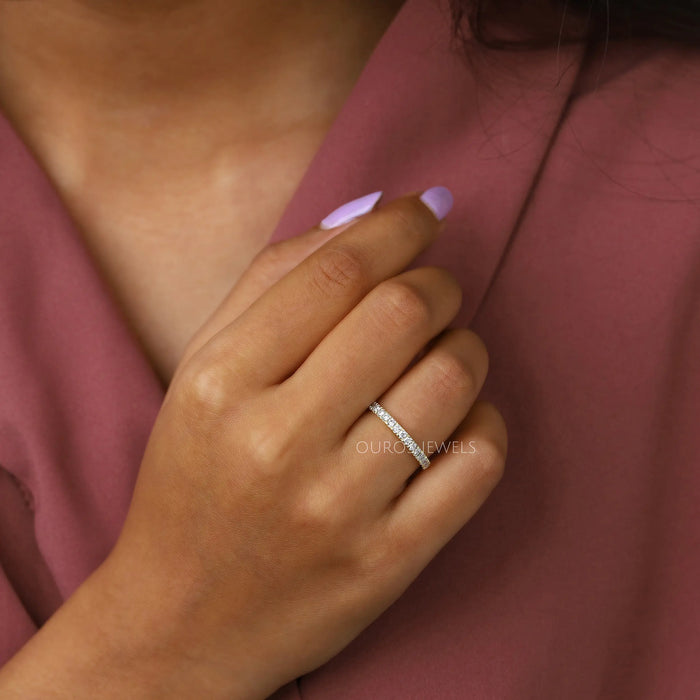 Halber Eternity-Trauring mit rundem Schliff und im Labor gezüchteten Diamanten